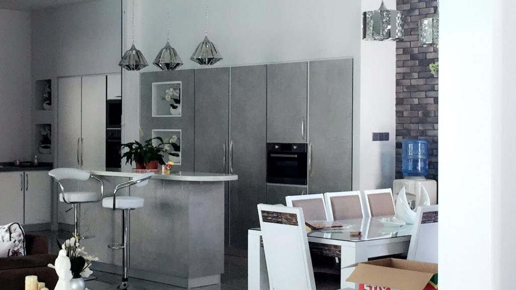 Buy Aluminum Kitchen Design - 05 Online | Manufacturing Production Services | Qetaat.com