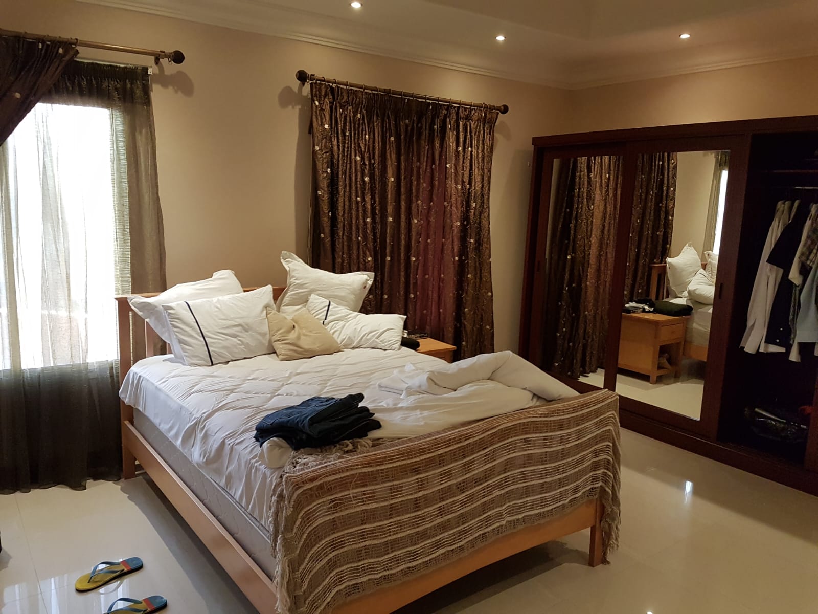 For sale an elegant villa in Saar (Saraya 1)