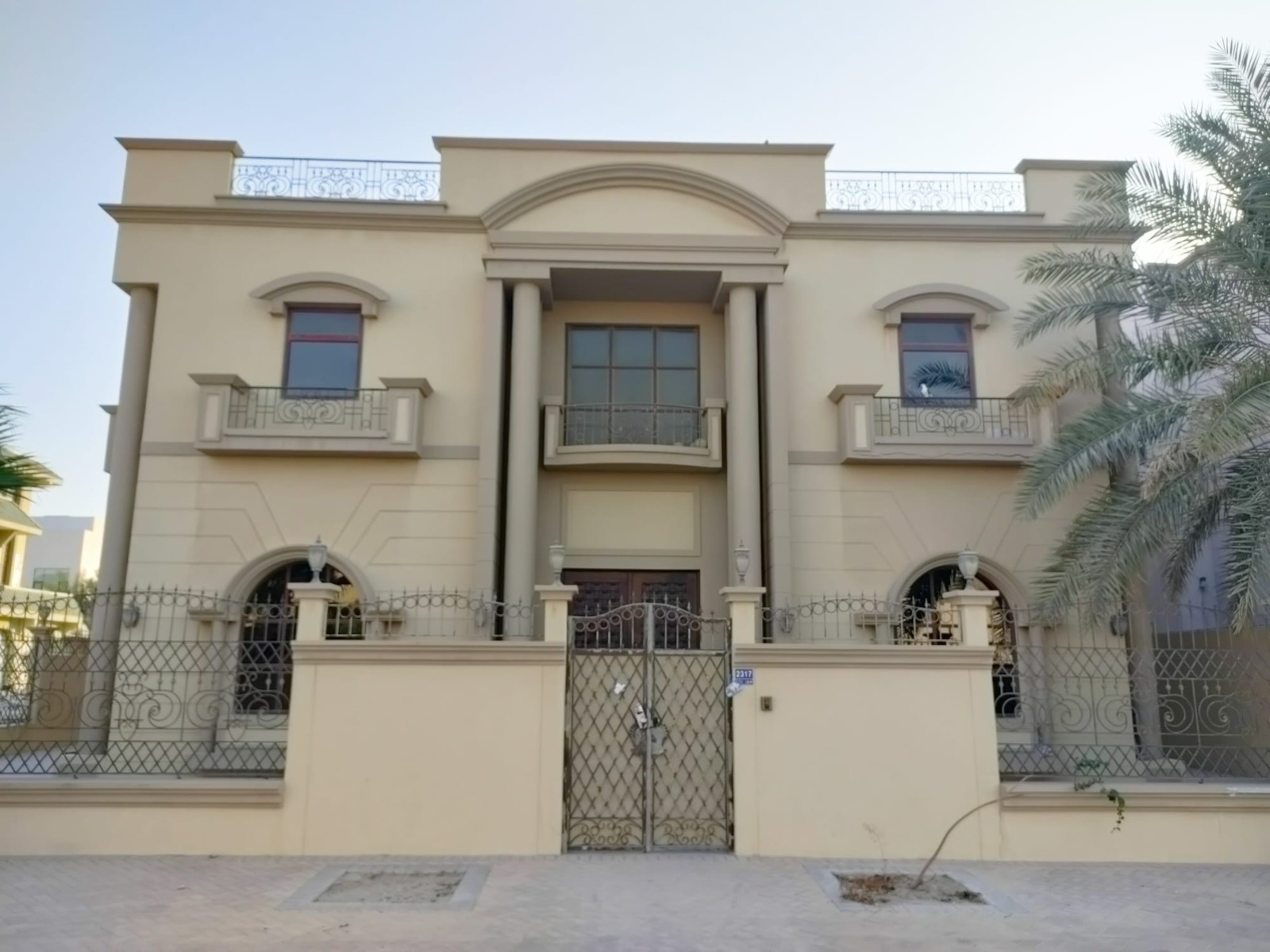For sale a villa in Hamad Town