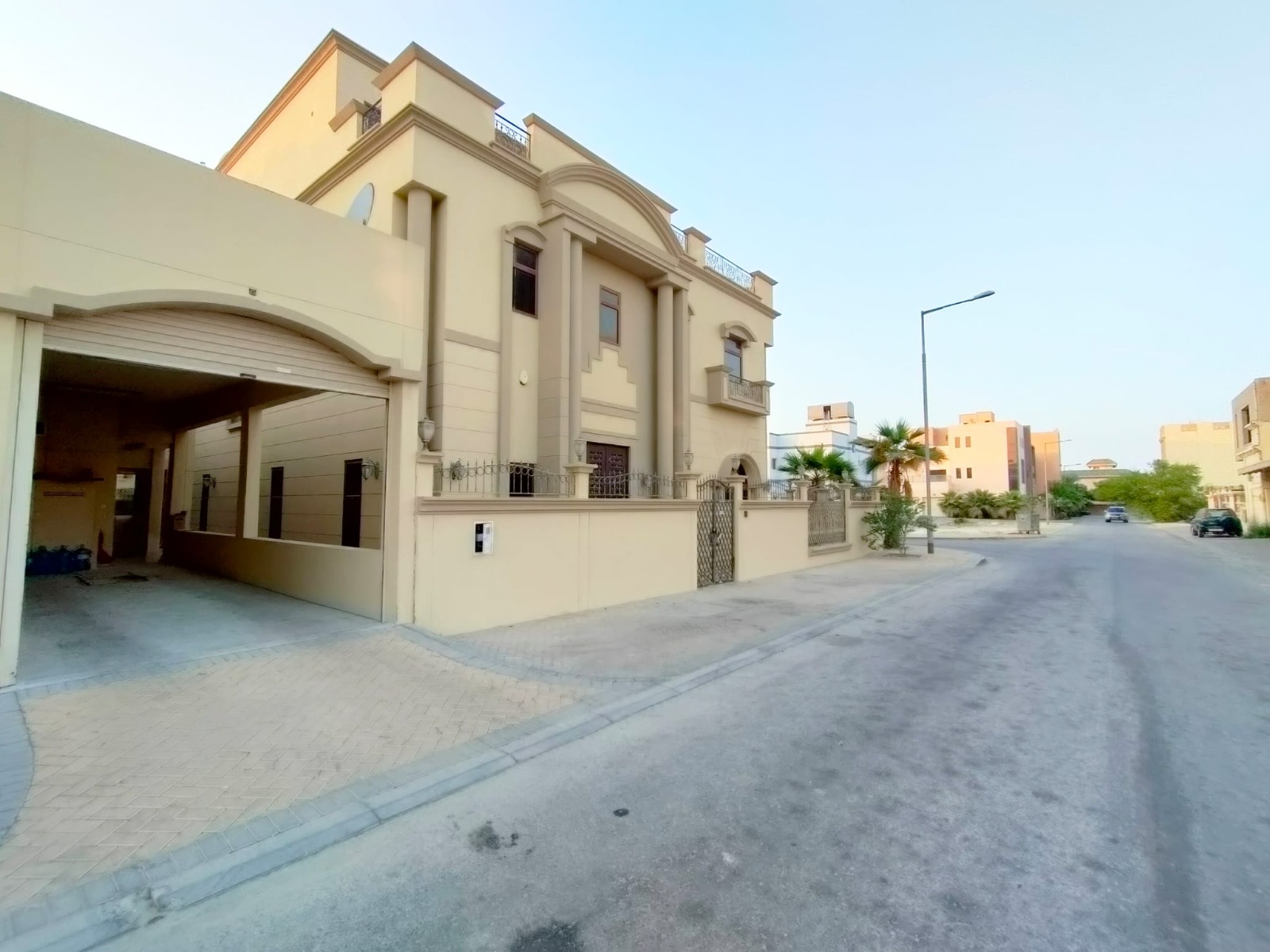 For sale a villa in Hamad Town