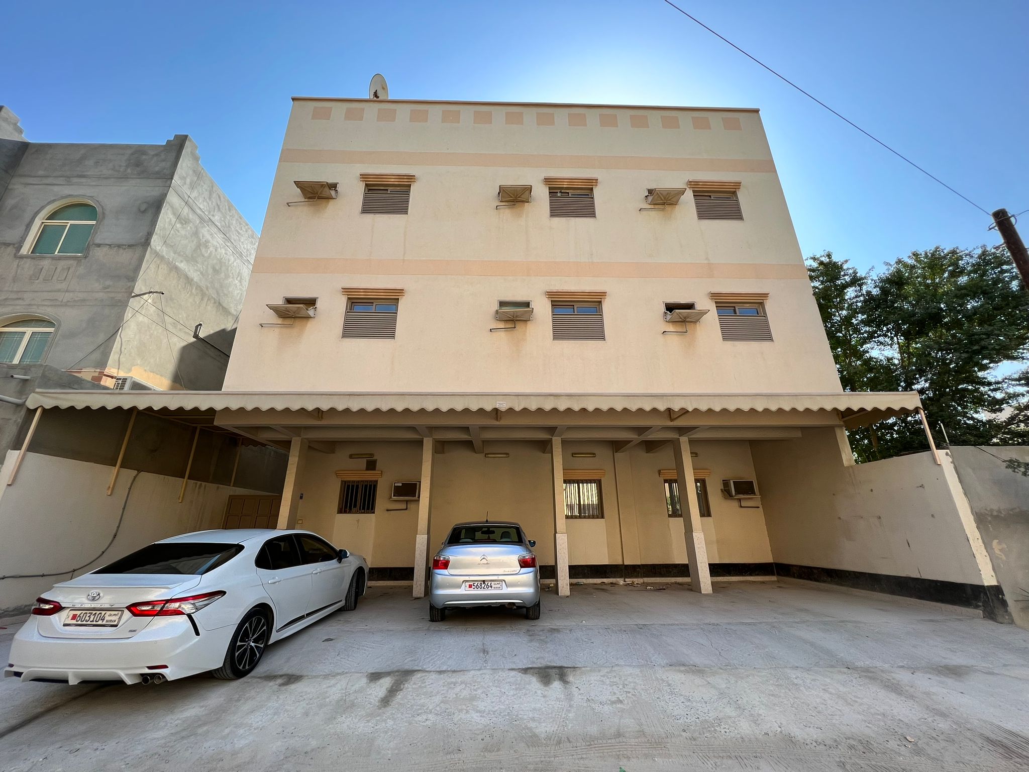 For rent a building in Al-Aker Al-Gharbi