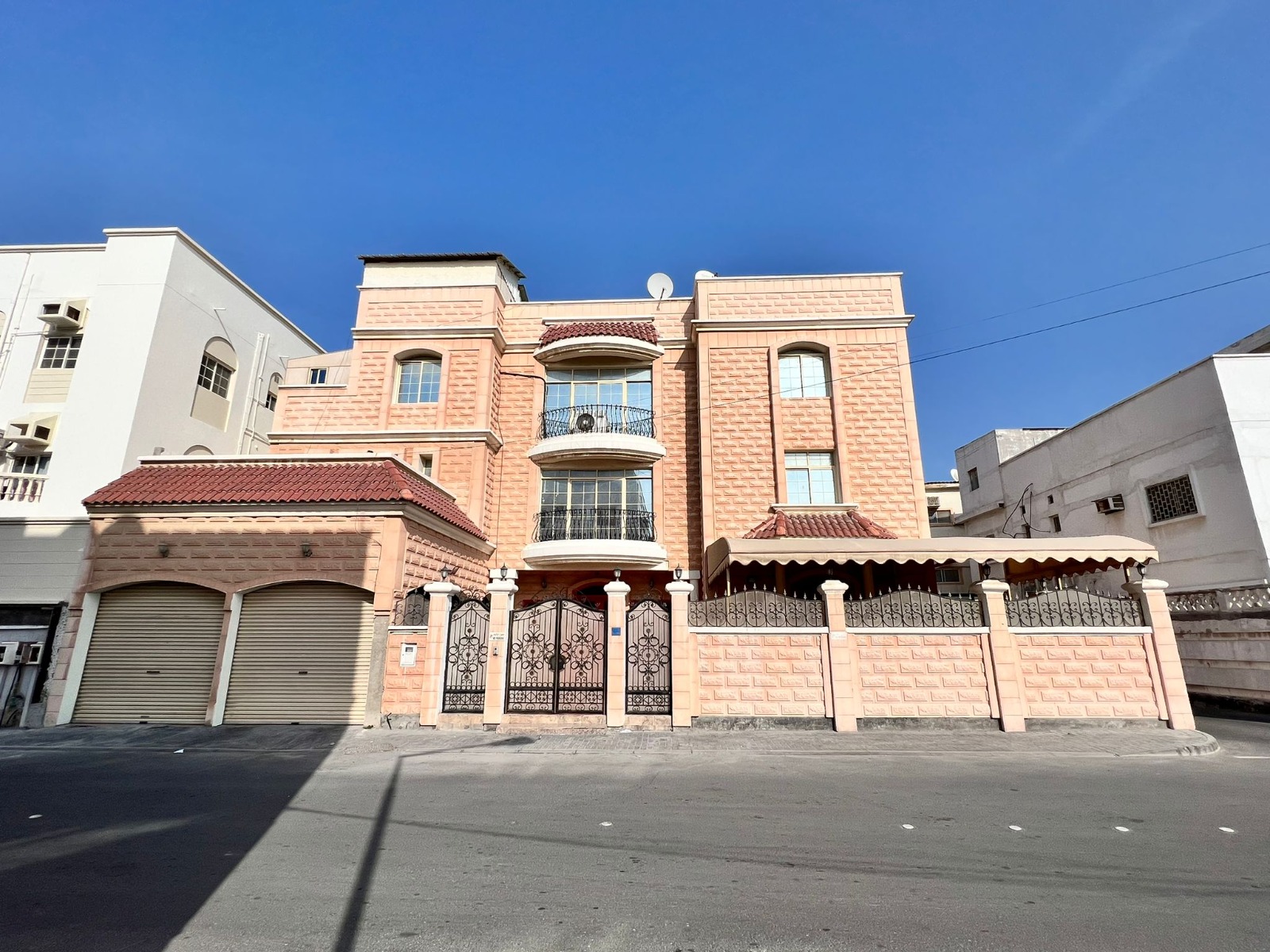 Villa for sale in Busaiteen