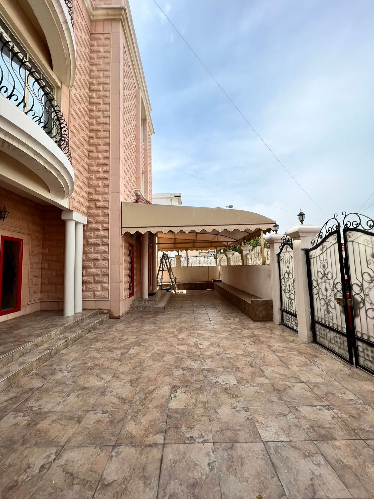 Villa for sale in Busaiteen