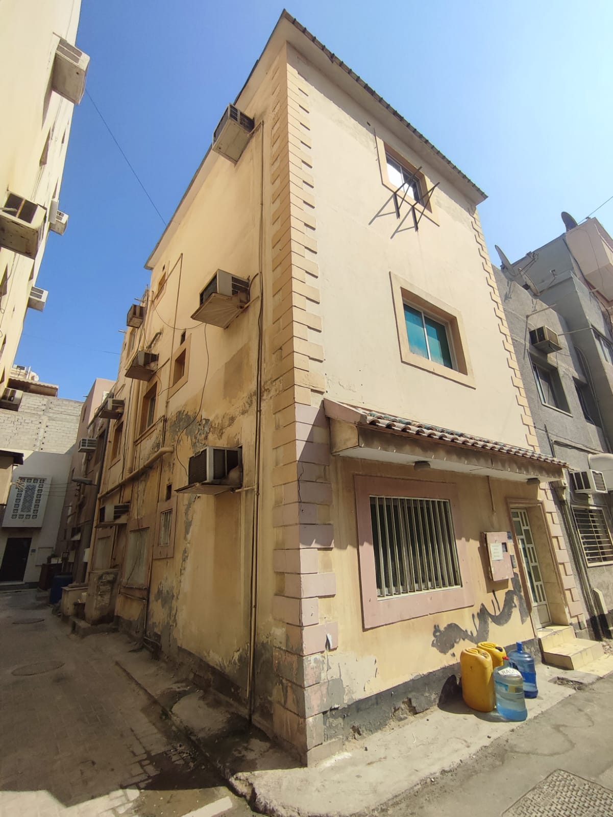 For sale a house in the Saqia area