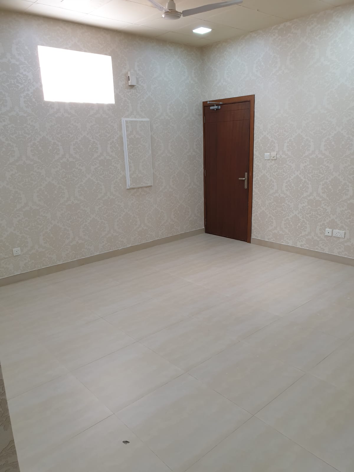 Building for rent in Arad