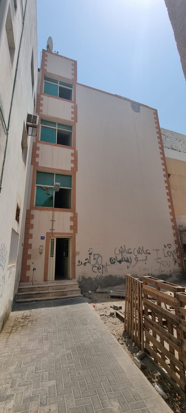 For rent an apartment in Ras Rumman