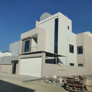 For sale an elegant and distinctive villa in Janabiyah
