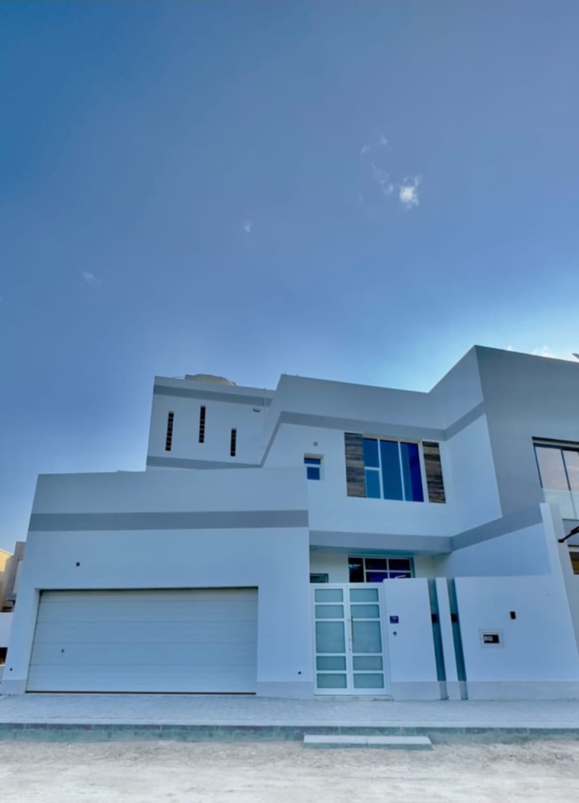 For sale, an elegant villa near the Country mall