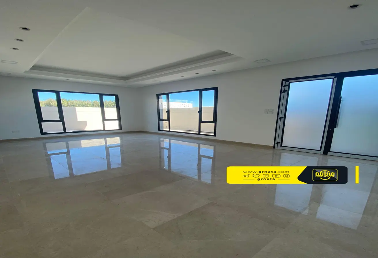 Luxury Villa In Bu Quwa for Sale 
