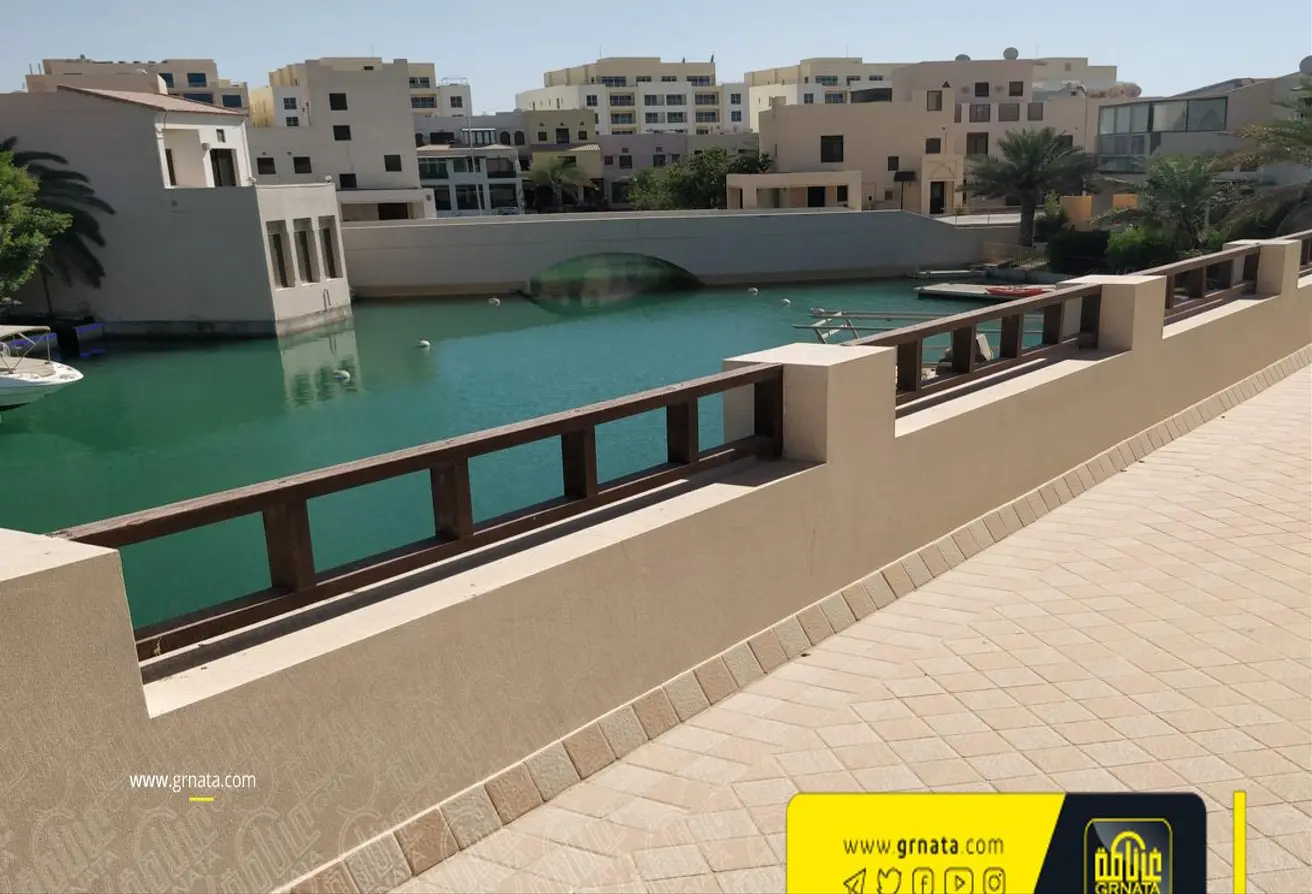 A Luxury Villa In Amwaj for Sale 
