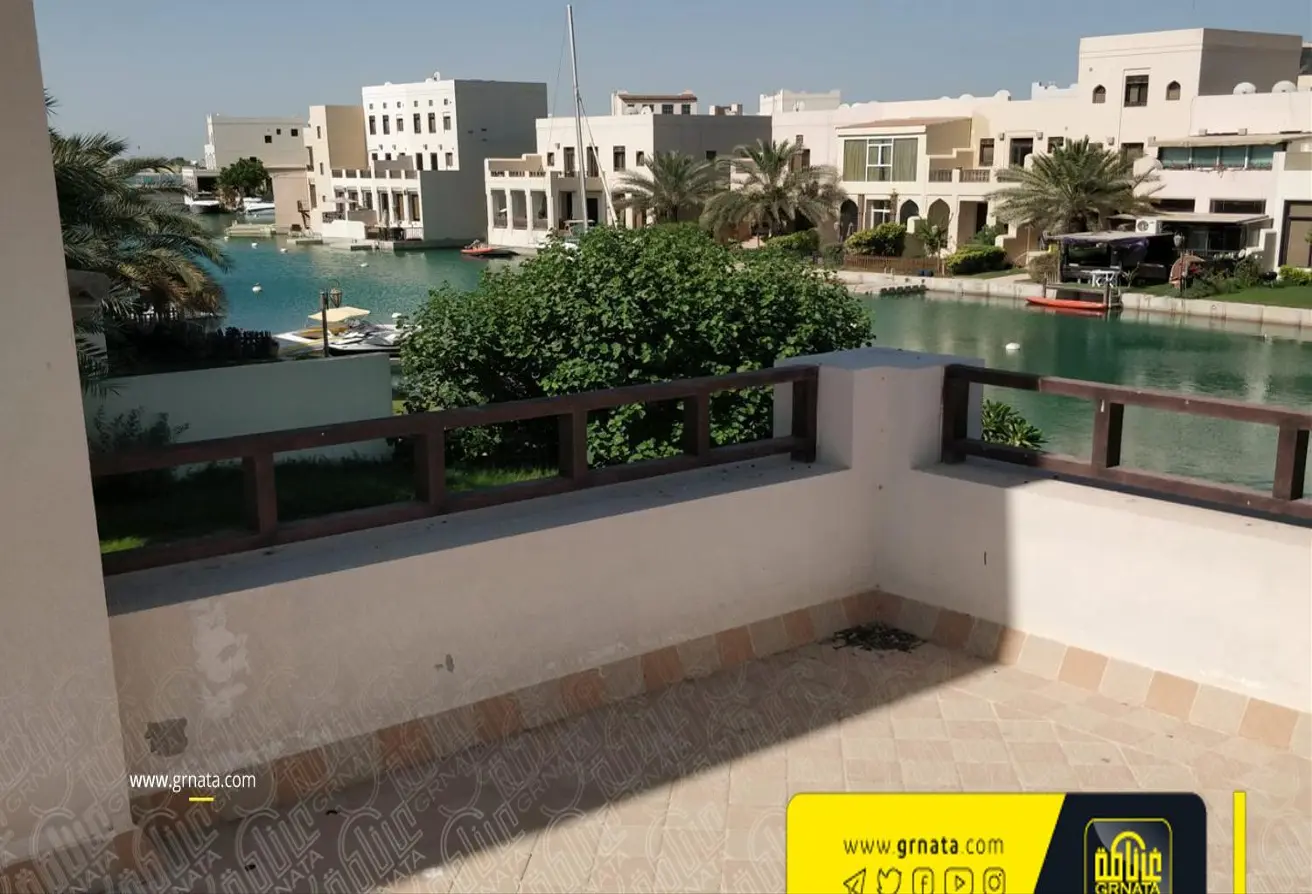 A Luxury Villa In Amwaj for Sale 
