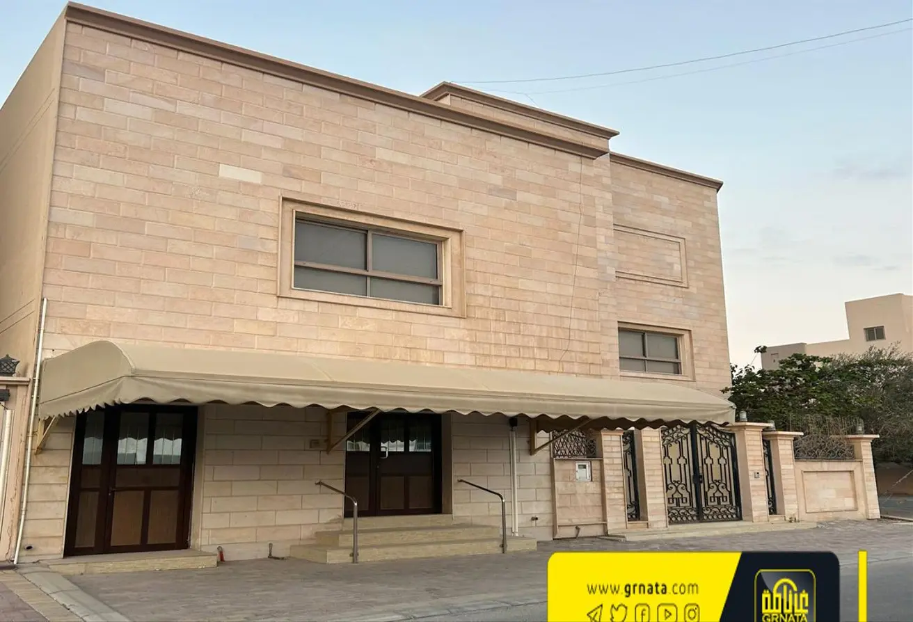 A Villa In Arad for Sale 