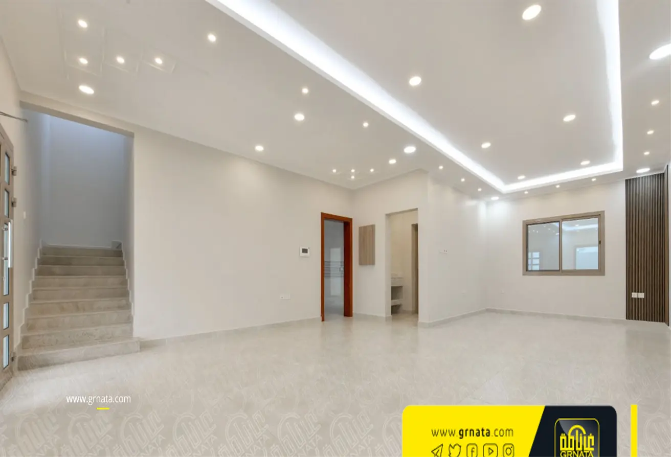 Villa in  Jidhafs  for Sale 
