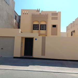 villa for sale in Hamad Town