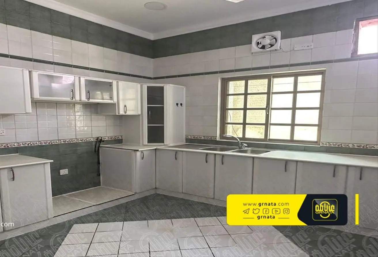 Flat In Bani Jamra Prime Location