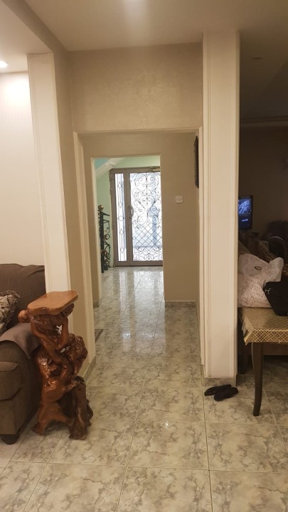 للبيع بيت في البحير