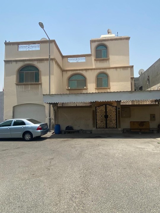 للبيع بيت في البحير