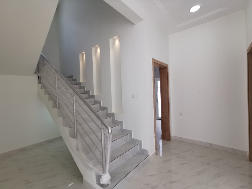 للبيع فيلا ذات تصميم راقي في منطقة دمستان مخطط الجود